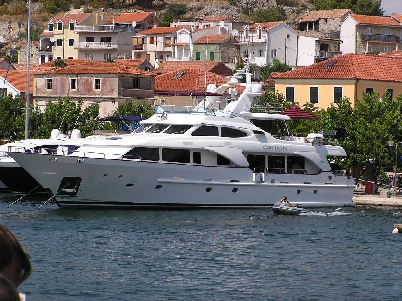 Foto: Poj�zdn� d�m