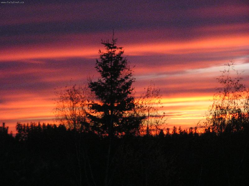 Foto: Ho��c� obloha-�erv�nky-I obloha m��e ho�et