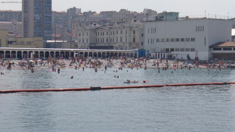 Foto: Trieste-M�stsk� koupali�t� v p��stavu...