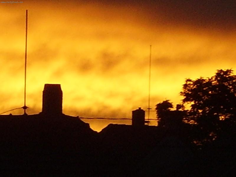 Foto: Obloha ho��-z�pad slunce