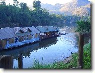  "hot�lek" na �ece v Kanchanaburi v Thajsku
