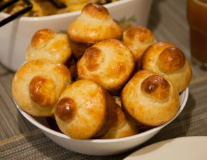 Recept online: Brio�ky: Kynut� pe�ivo z mouky, m�sla a vajec pe�en� ve formi�k�ch