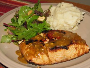 Recept online: Losos se smetanovou om��kou: Zap�kan� losos v �e�ichosmetanov� om��ce